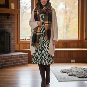 Elegant Green and White Patterned Dress Size SMALL